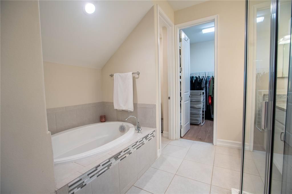 For Sale: $650,000 (4 beds, 3 baths, 2910 Square Feet)