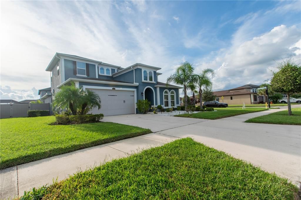 For Sale: $650,000 (4 beds, 3 baths, 2910 Square Feet)