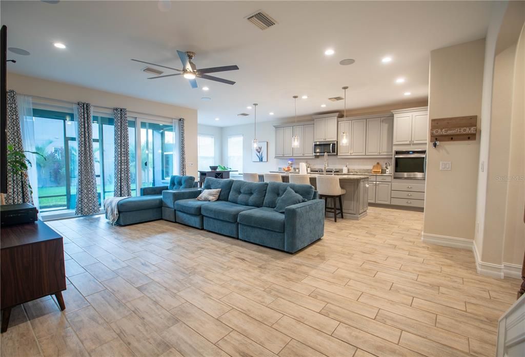 For Sale: $650,000 (4 beds, 3 baths, 2910 Square Feet)