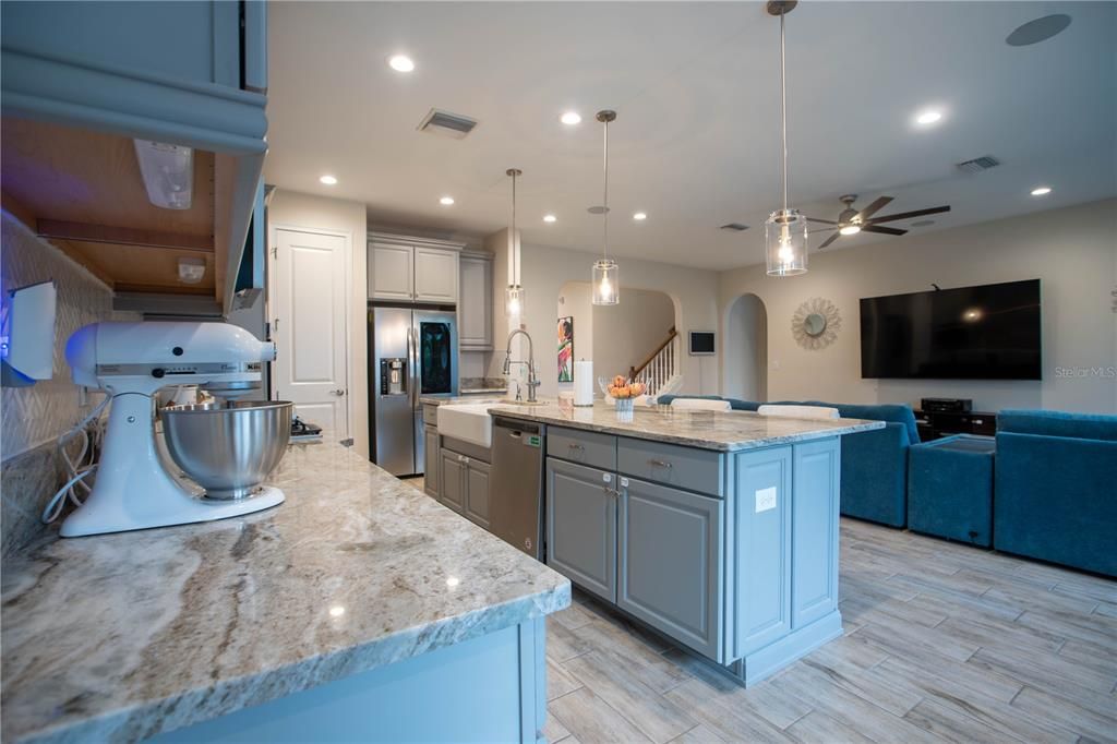 For Sale: $650,000 (4 beds, 3 baths, 2910 Square Feet)