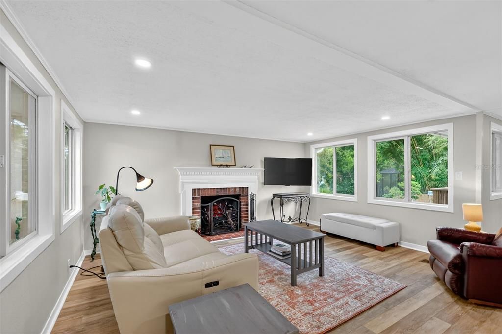 Active With Contract: $485,000 (3 beds, 2 baths, 1733 Square Feet)