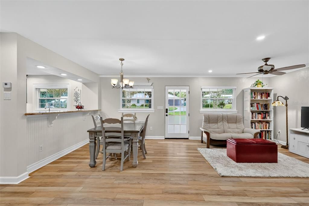 Active With Contract: $485,000 (3 beds, 2 baths, 1733 Square Feet)