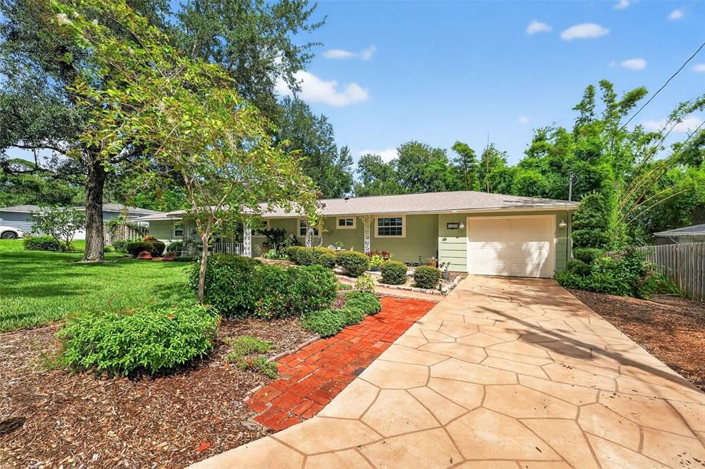 Active With Contract: $485,000 (3 beds, 2 baths, 1733 Square Feet)