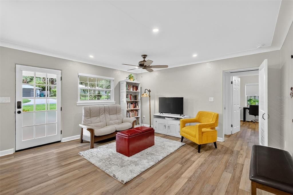 Active With Contract: $485,000 (3 beds, 2 baths, 1733 Square Feet)