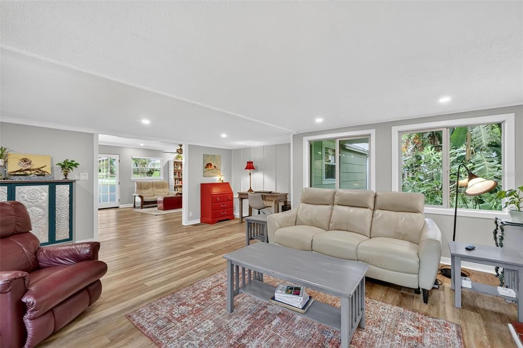 Active With Contract: $485,000 (3 beds, 2 baths, 1733 Square Feet)