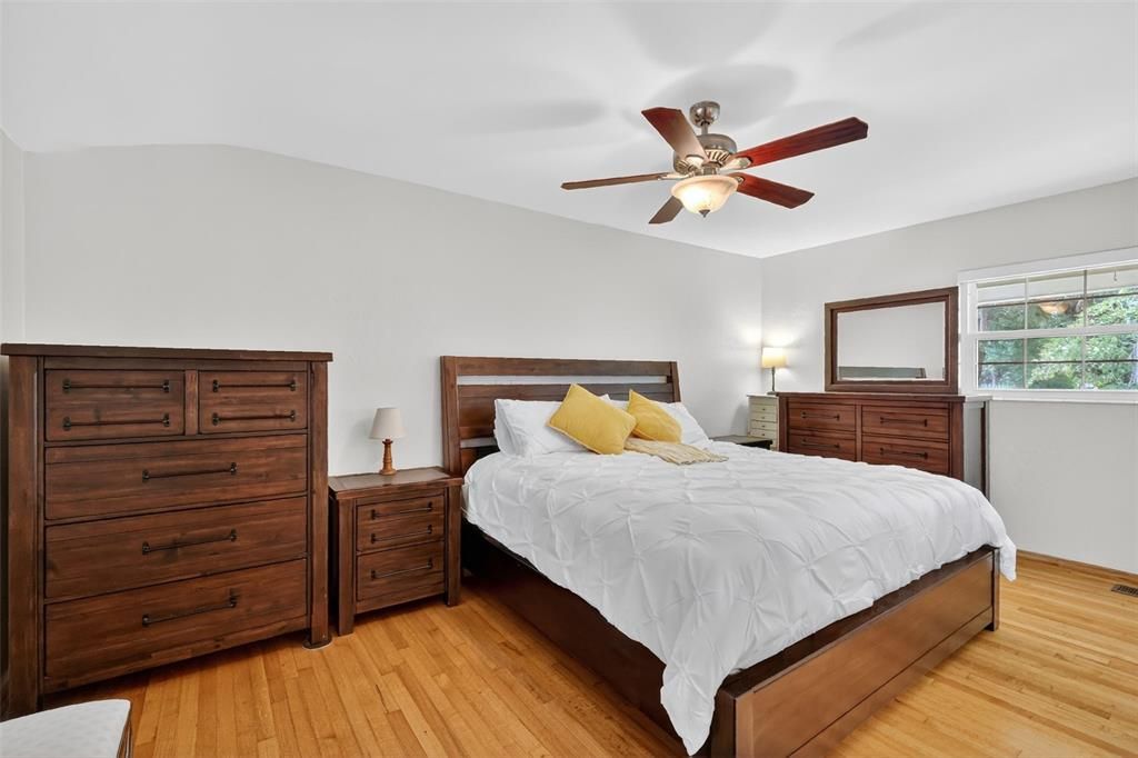 Active With Contract: $485,000 (3 beds, 2 baths, 1733 Square Feet)