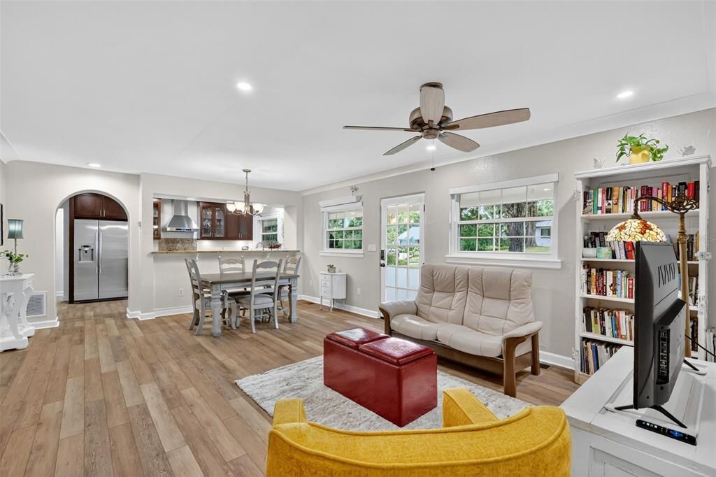 Active With Contract: $485,000 (3 beds, 2 baths, 1733 Square Feet)