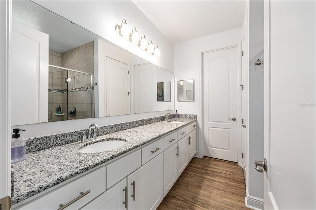 En Venta: $489,900 (4 camas, 3 baños, 3060 Pies cuadrados)