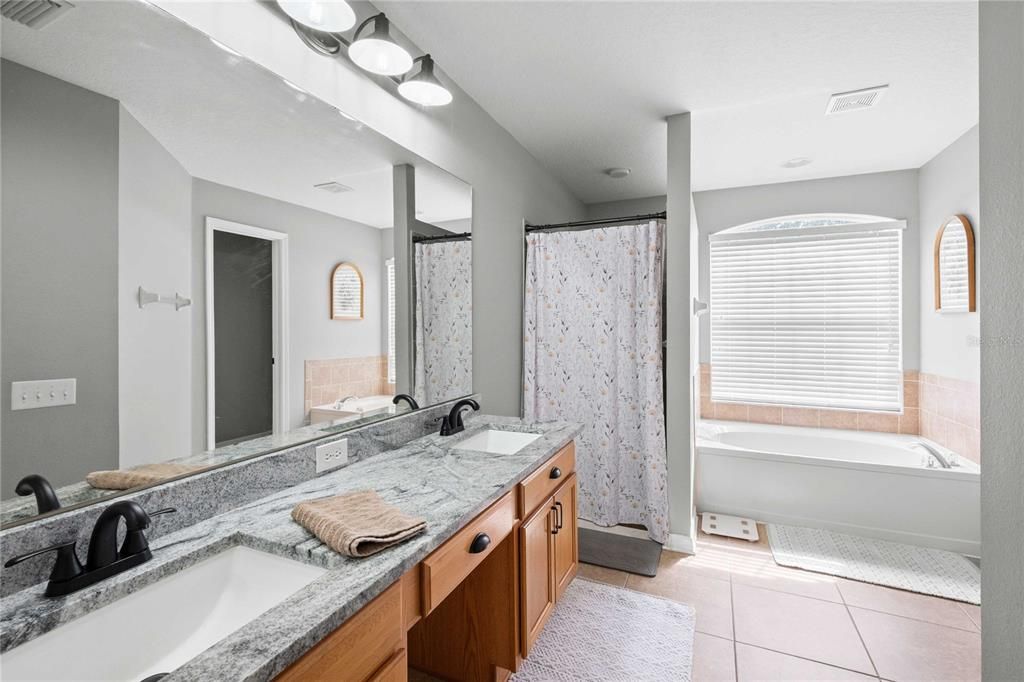 На продажу: $679,900 (4 спален, 3 ванн, 2427 Квадратных фут)