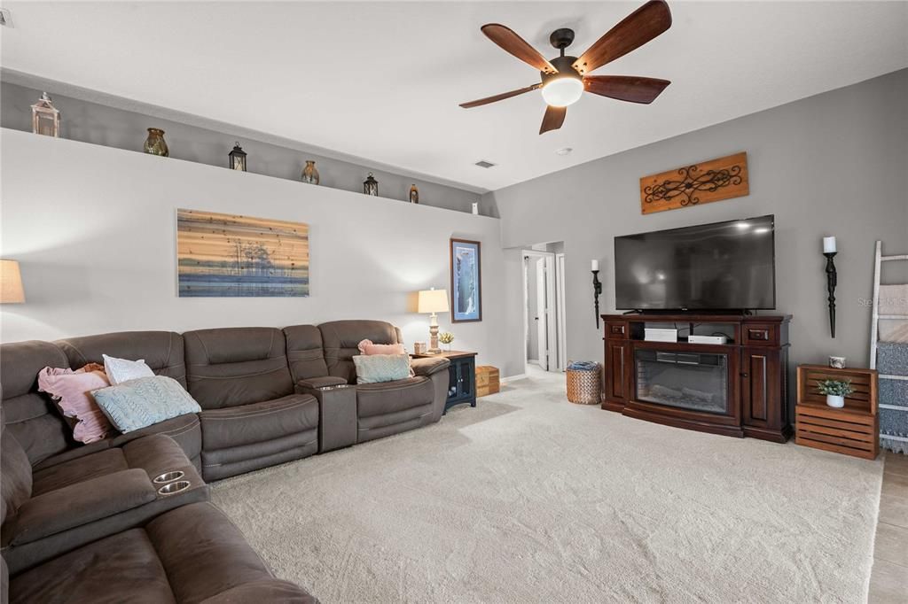 На продажу: $679,900 (4 спален, 3 ванн, 2427 Квадратных фут)