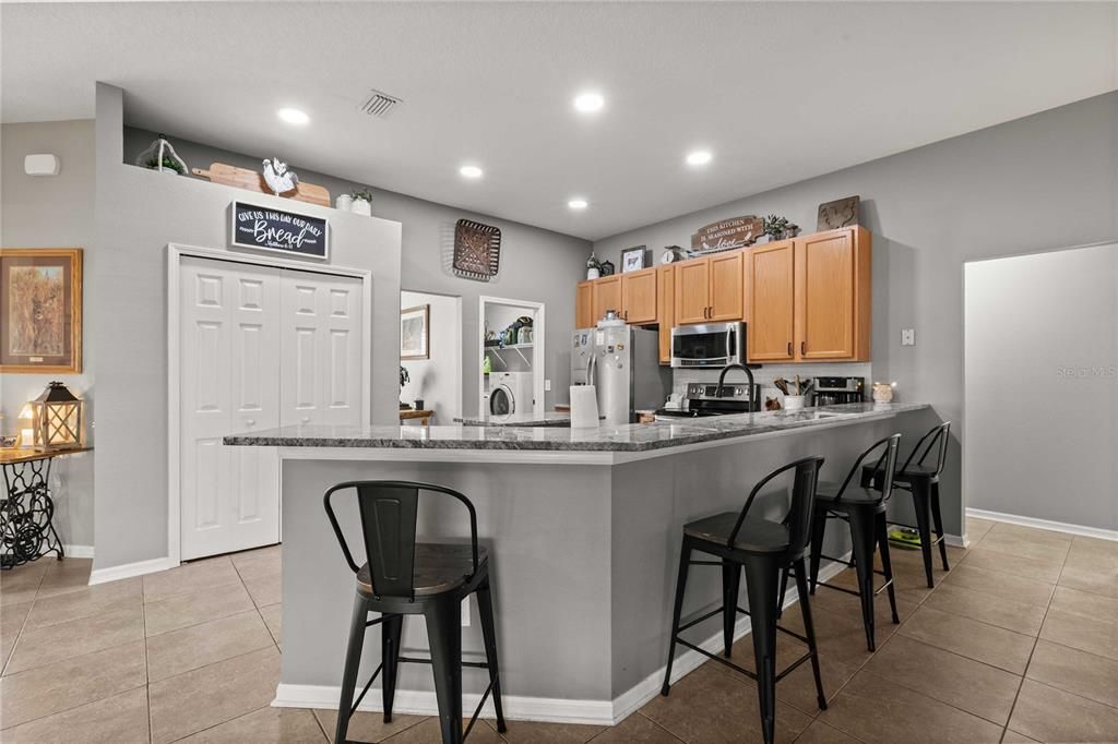 На продажу: $679,900 (4 спален, 3 ванн, 2427 Квадратных фут)