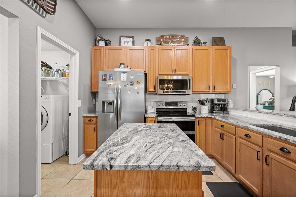 На продажу: $679,900 (4 спален, 3 ванн, 2427 Квадратных фут)