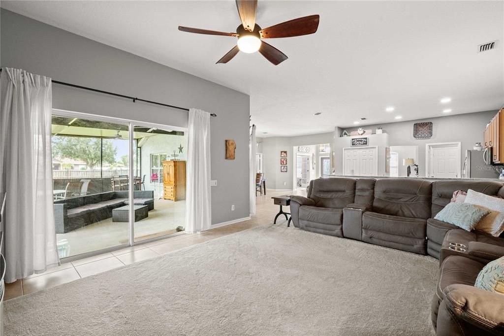 На продажу: $679,900 (4 спален, 3 ванн, 2427 Квадратных фут)