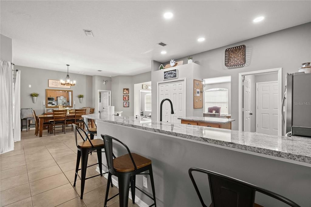 На продажу: $679,900 (4 спален, 3 ванн, 2427 Квадратных фут)