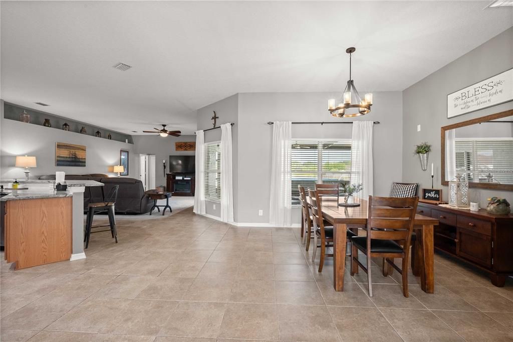 На продажу: $679,900 (4 спален, 3 ванн, 2427 Квадратных фут)