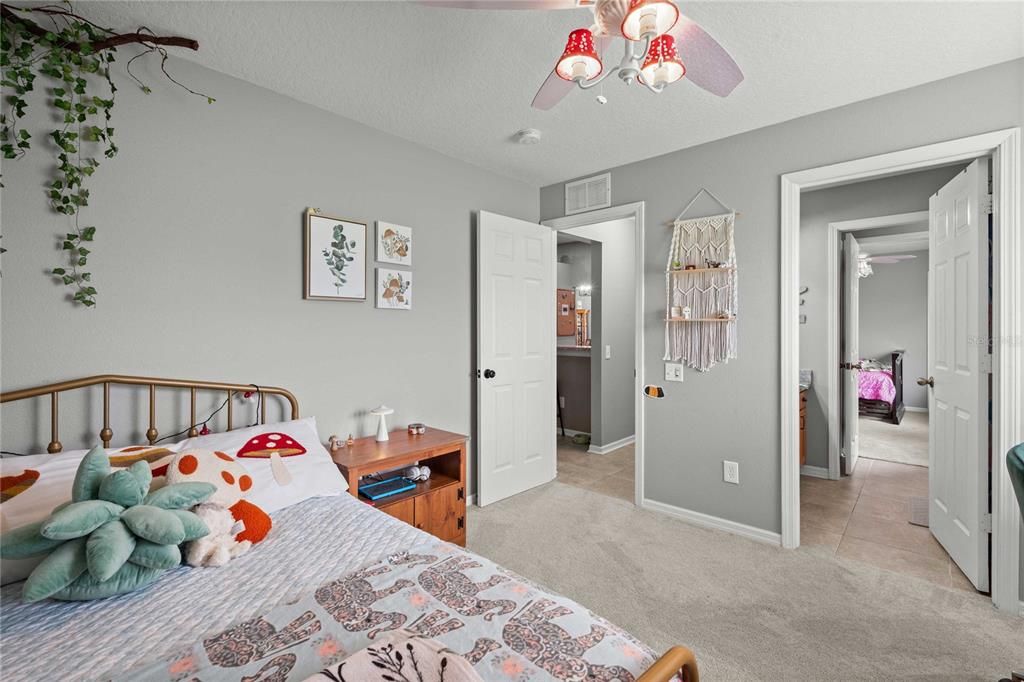 На продажу: $679,900 (4 спален, 3 ванн, 2427 Квадратных фут)