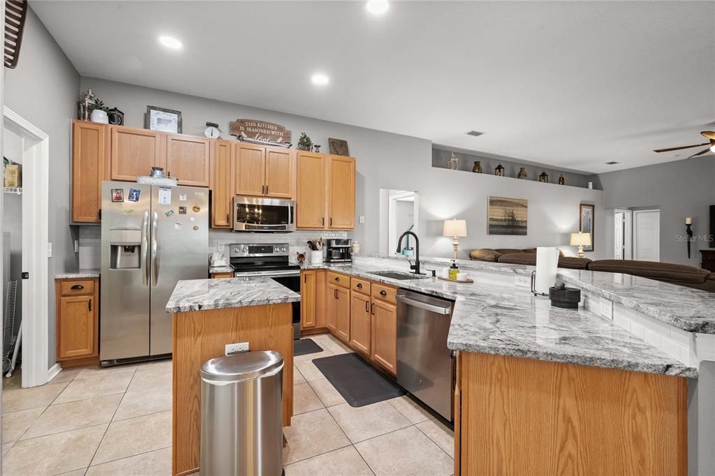 На продажу: $679,900 (4 спален, 3 ванн, 2427 Квадратных фут)