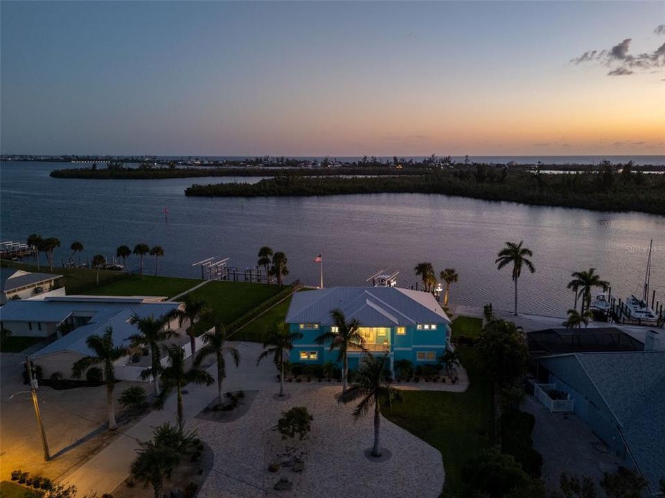 For Sale: $3,250,000 (3 beds, 3 baths, 2089 Square Feet)