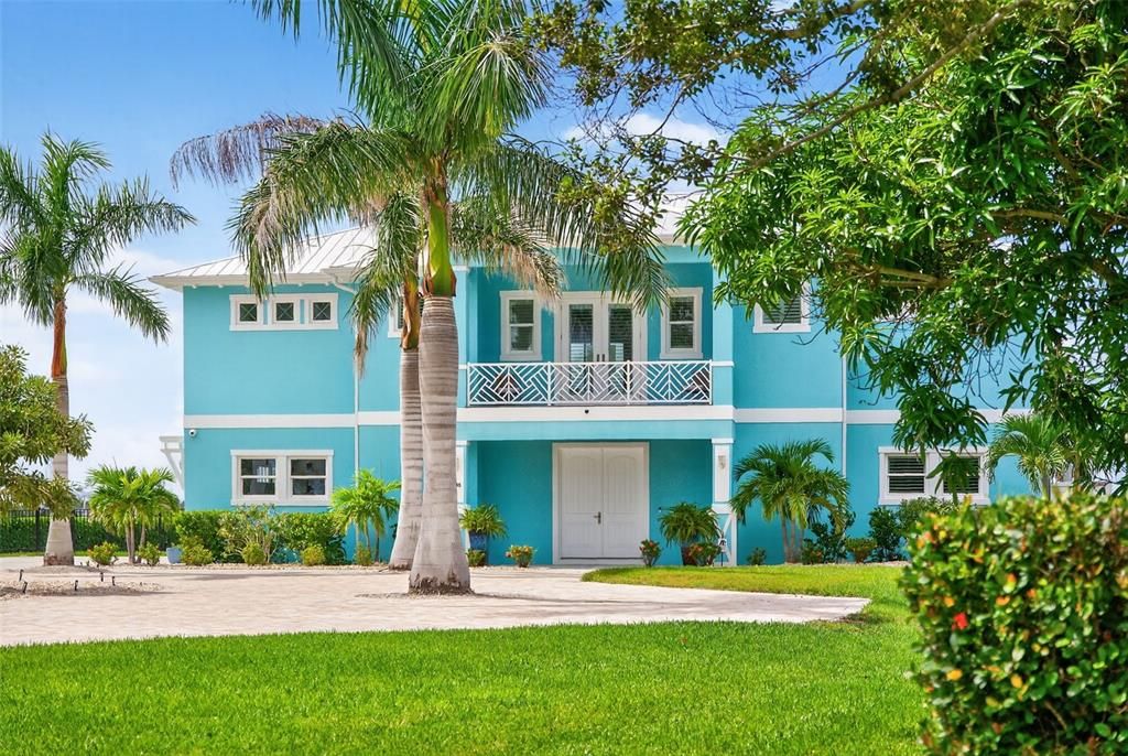 For Sale: $3,250,000 (3 beds, 3 baths, 2089 Square Feet)