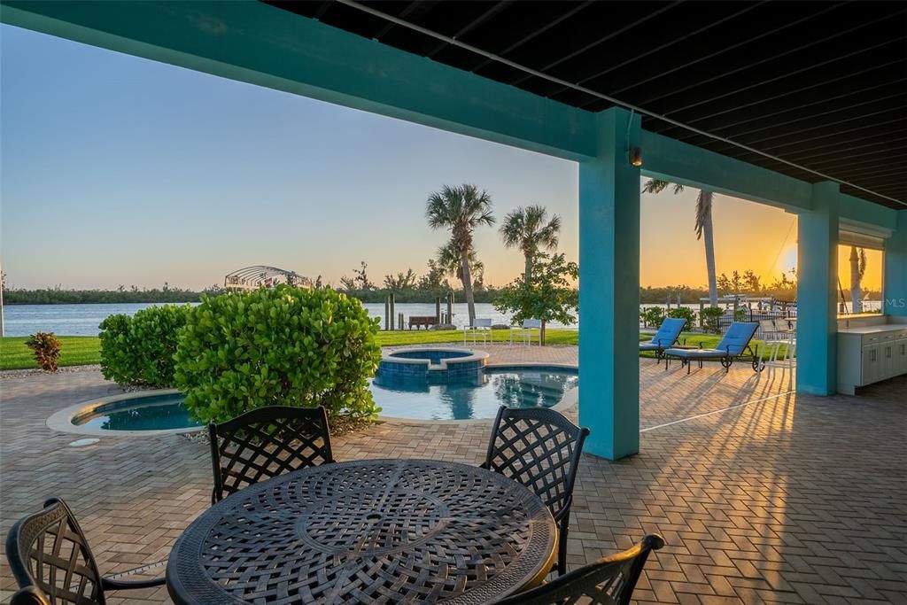 For Sale: $3,250,000 (3 beds, 3 baths, 2089 Square Feet)