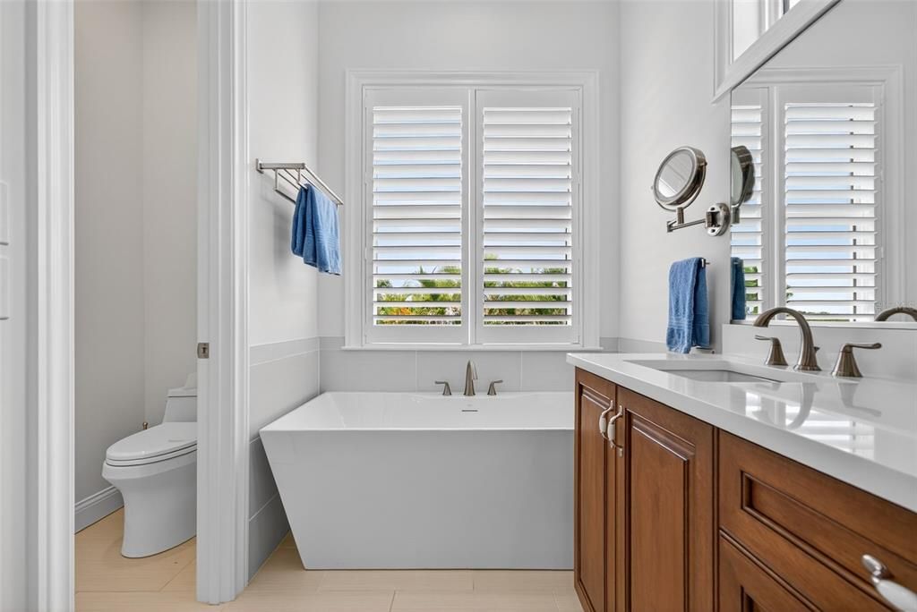 For Sale: $3,250,000 (3 beds, 3 baths, 2089 Square Feet)