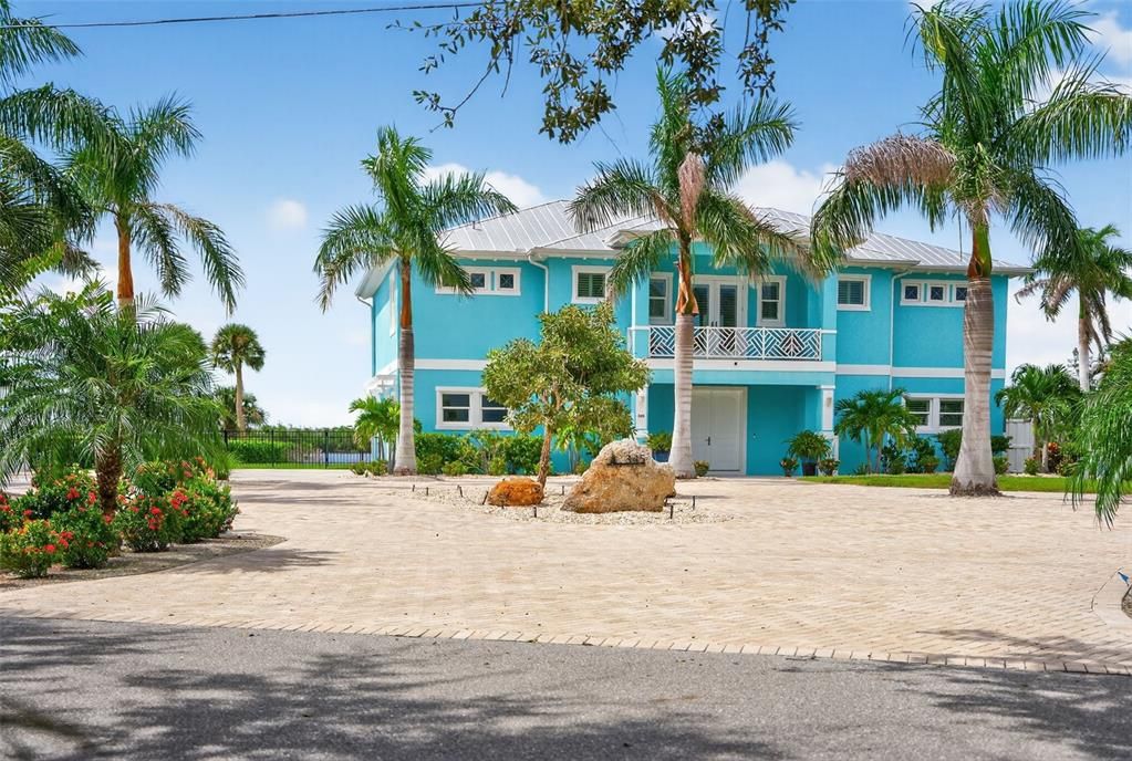 For Sale: $3,250,000 (3 beds, 3 baths, 2089 Square Feet)