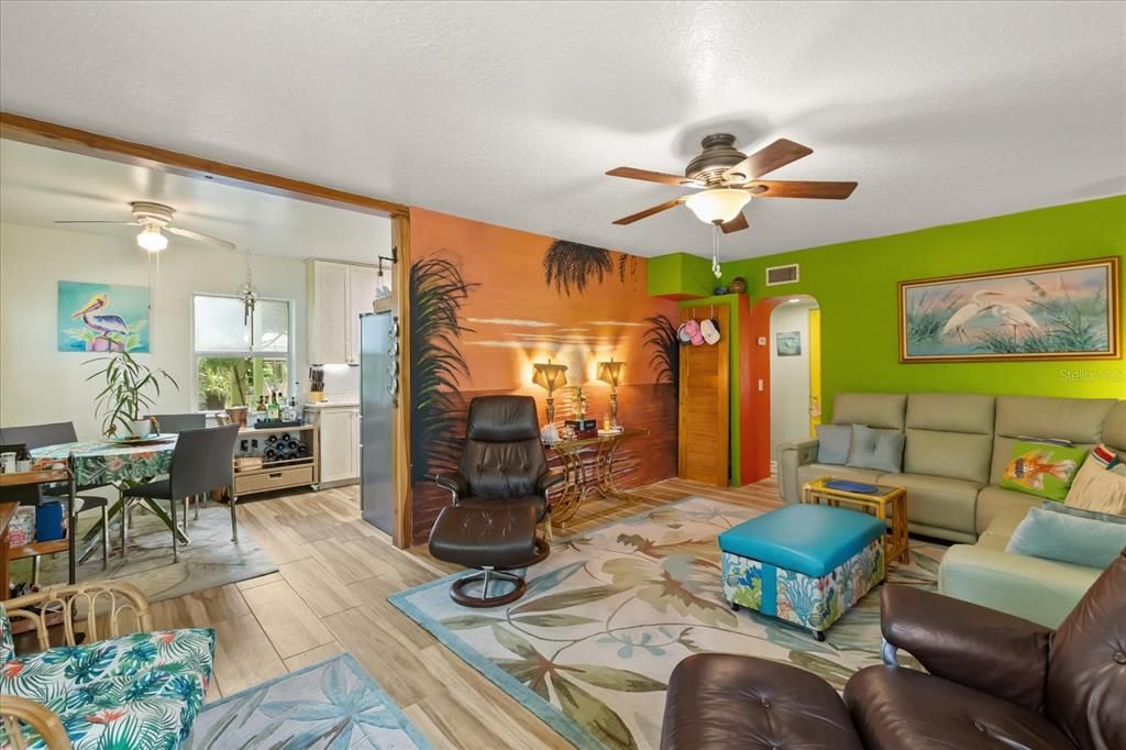 待售: $749,000 (2 贝兹, 1 浴室, 1118 平方英尺)