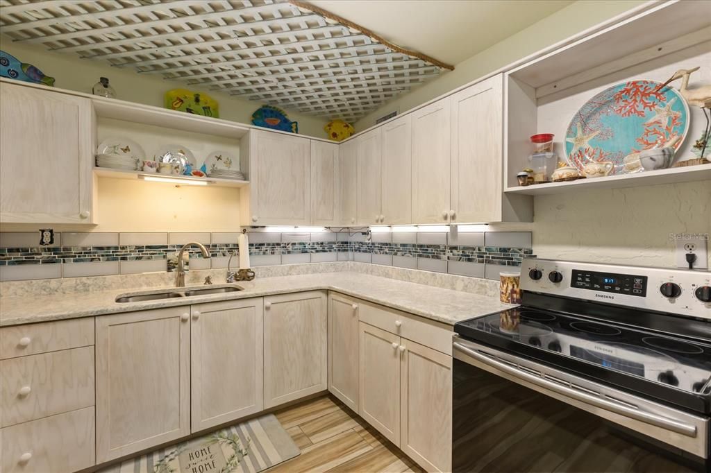 待售: $749,000 (2 贝兹, 1 浴室, 1118 平方英尺)