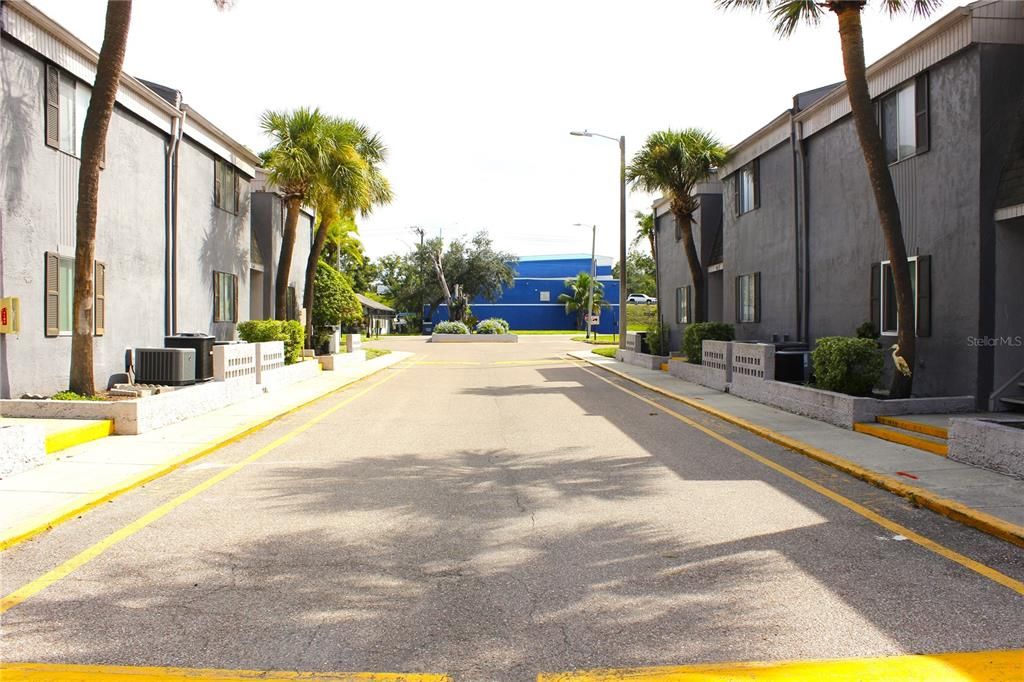 Active With Contract: $139,000 (2 beds, 1 baths, 726 Square Feet)