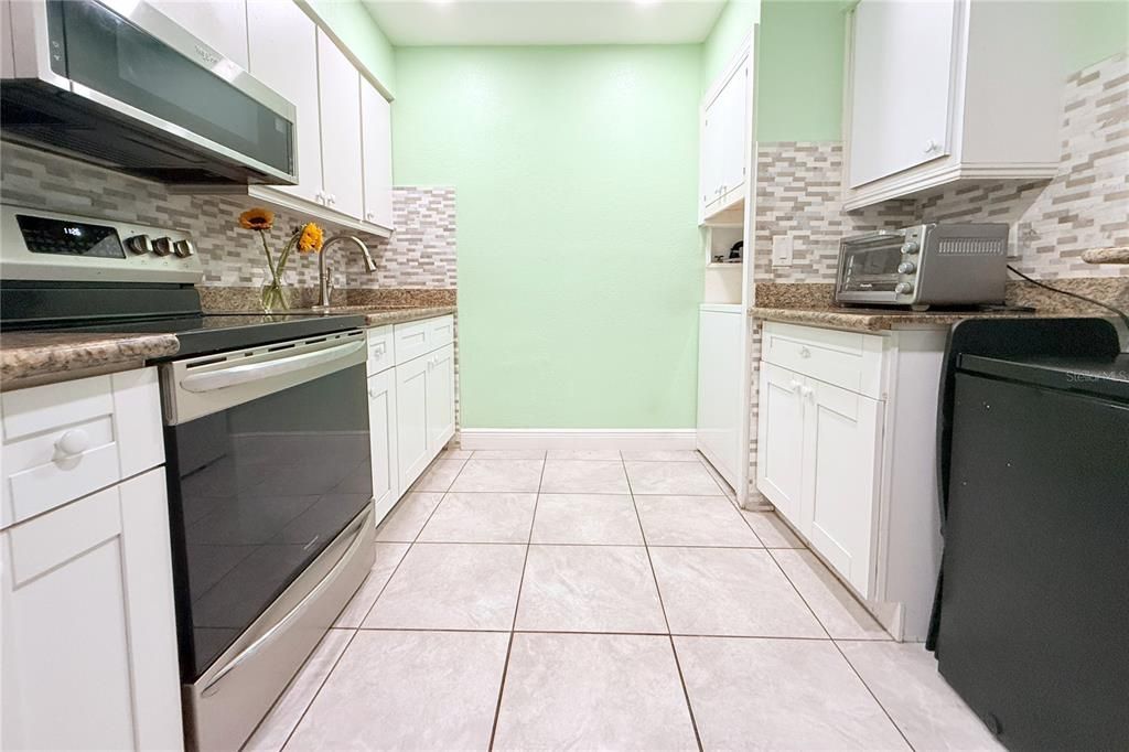 Active With Contract: $139,000 (2 beds, 1 baths, 726 Square Feet)