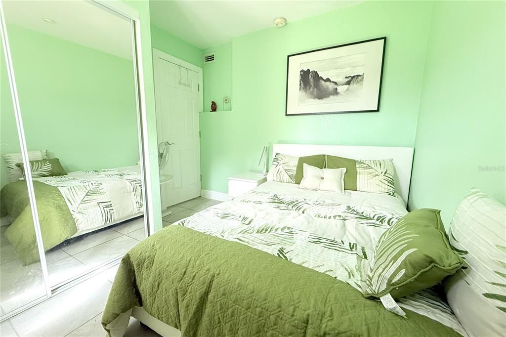 Active With Contract: $139,000 (2 beds, 1 baths, 726 Square Feet)