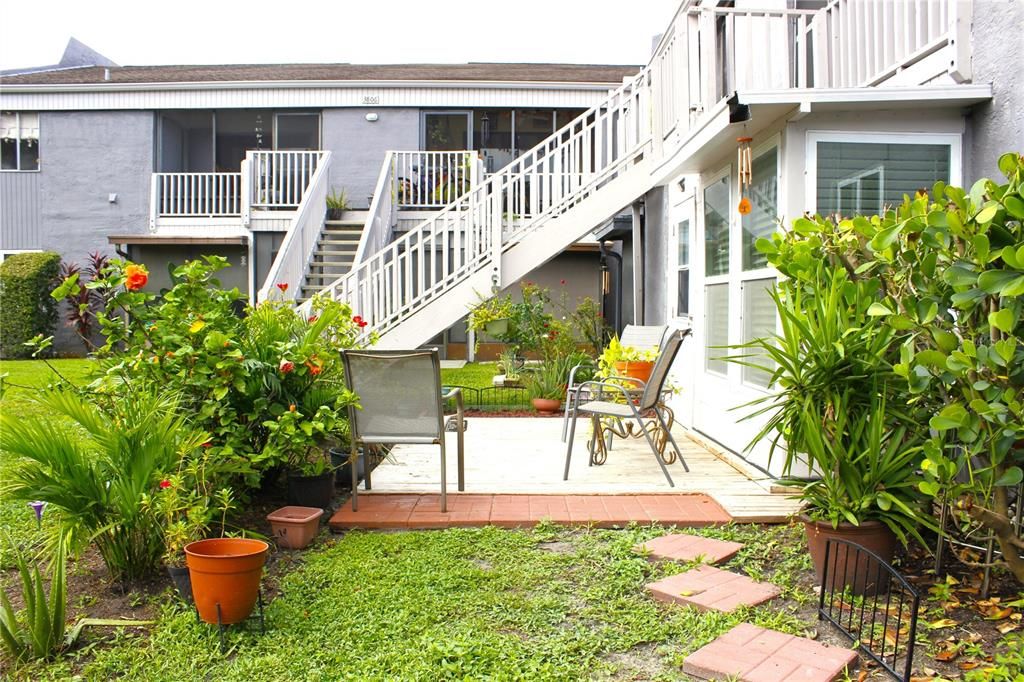 Active With Contract: $139,000 (2 beds, 1 baths, 726 Square Feet)