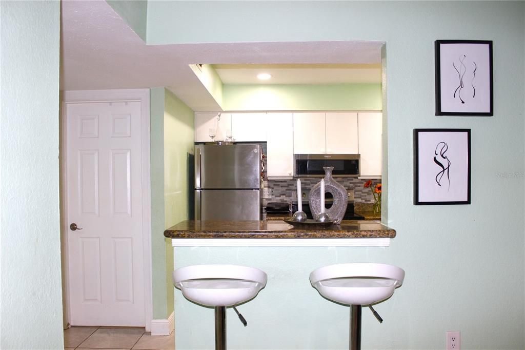 Active With Contract: $139,000 (2 beds, 1 baths, 726 Square Feet)