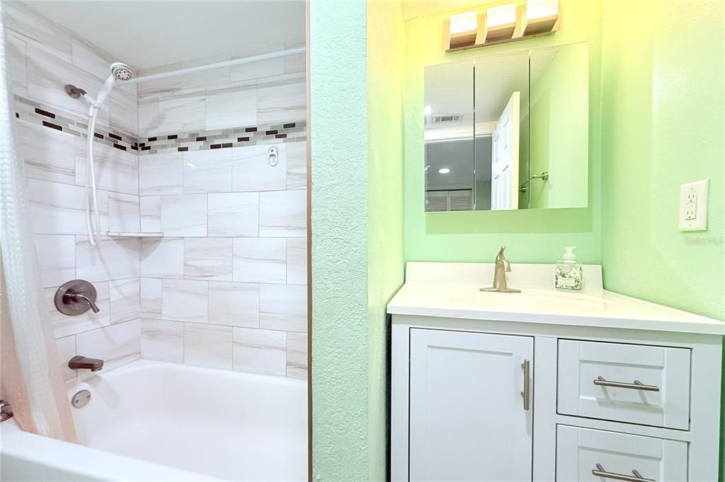 Active With Contract: $139,000 (2 beds, 1 baths, 726 Square Feet)