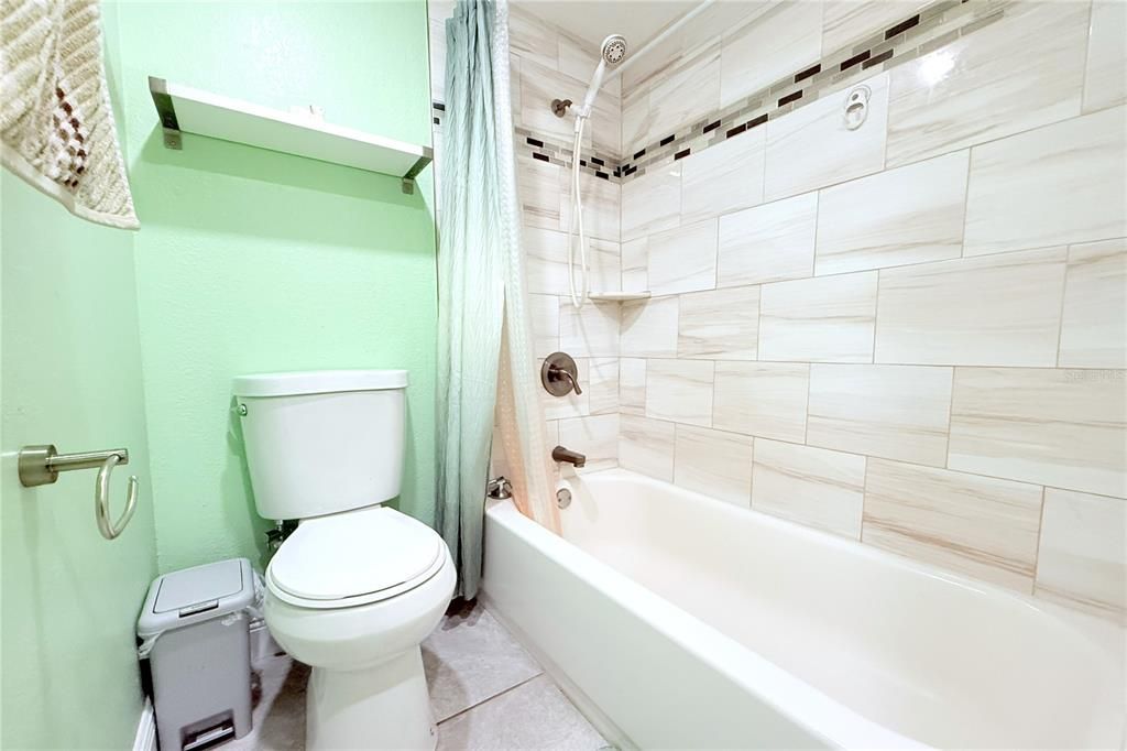 Active With Contract: $139,000 (2 beds, 1 baths, 726 Square Feet)