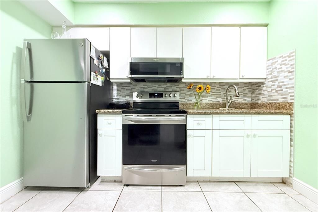 Active With Contract: $139,000 (2 beds, 1 baths, 726 Square Feet)