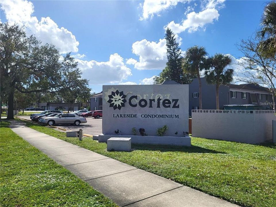 Active With Contract: $139,000 (2 beds, 1 baths, 726 Square Feet)