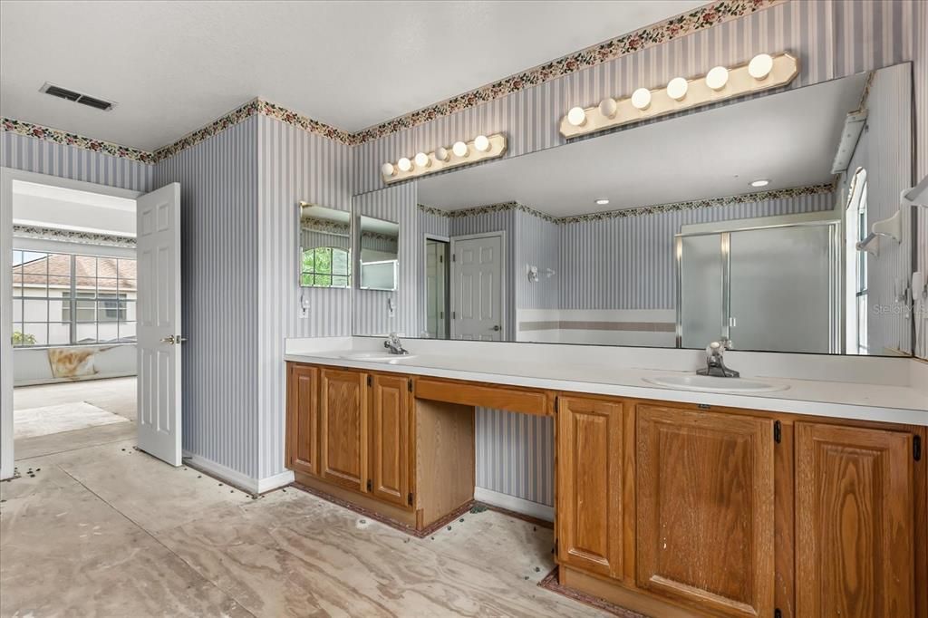 Activo con contrato: $600,000 (6 camas, 3 baños, 4058 Pies cuadrados)