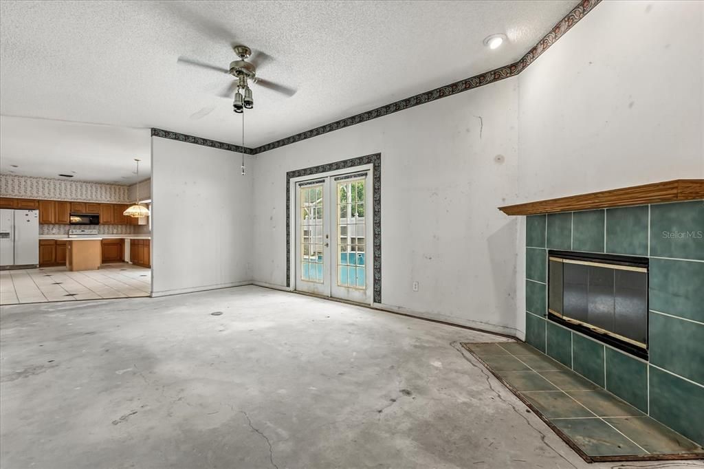 Activo con contrato: $600,000 (6 camas, 3 baños, 4058 Pies cuadrados)