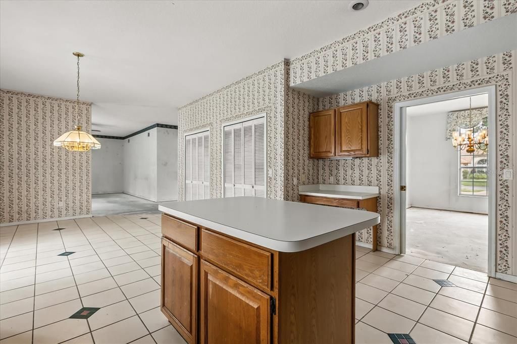 Activo con contrato: $600,000 (6 camas, 3 baños, 4058 Pies cuadrados)