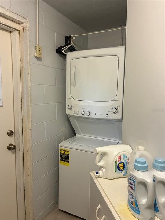 合同活跃: $224,900 (2 贝兹, 2 浴室, 1026 平方英尺)