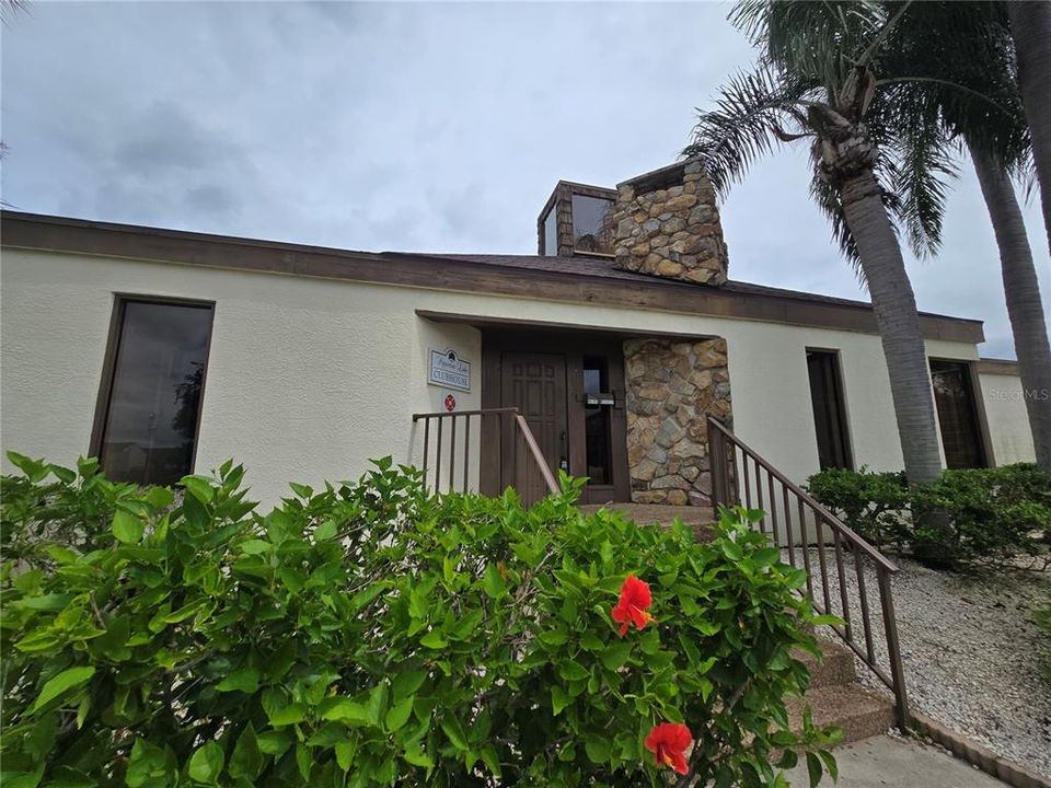 Active With Contract: $110,000 (1 beds, 1 baths, 735 Square Feet)