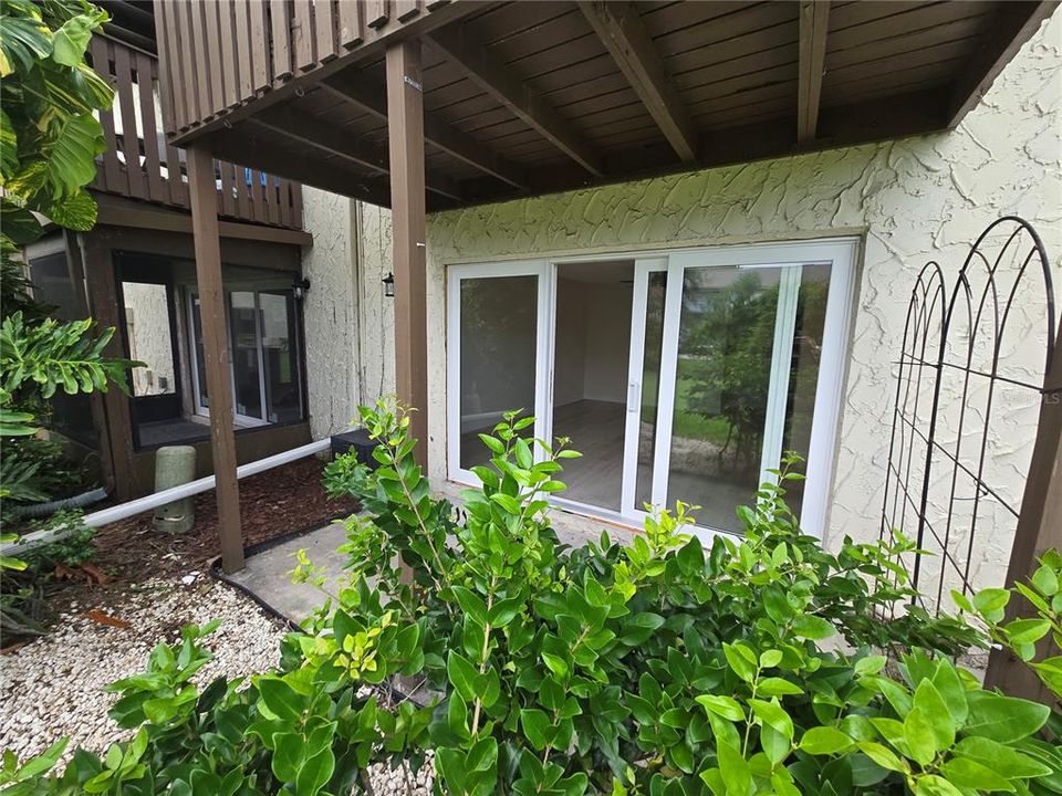 Active With Contract: $110,000 (1 beds, 1 baths, 735 Square Feet)