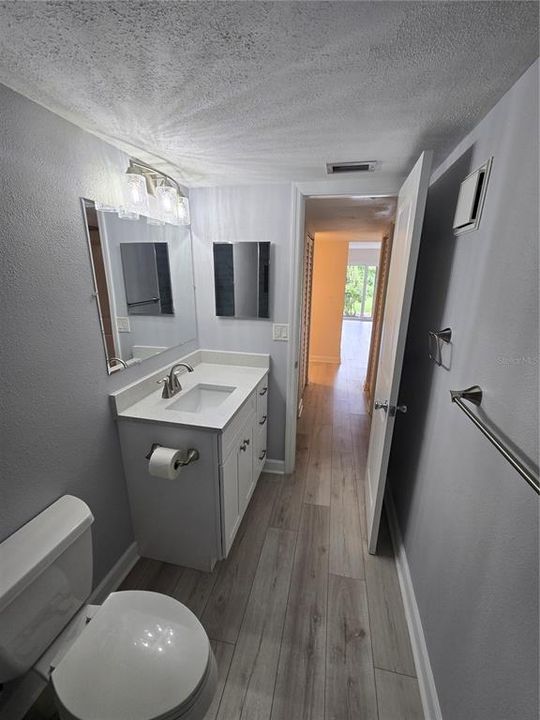 Active With Contract: $110,000 (1 beds, 1 baths, 735 Square Feet)