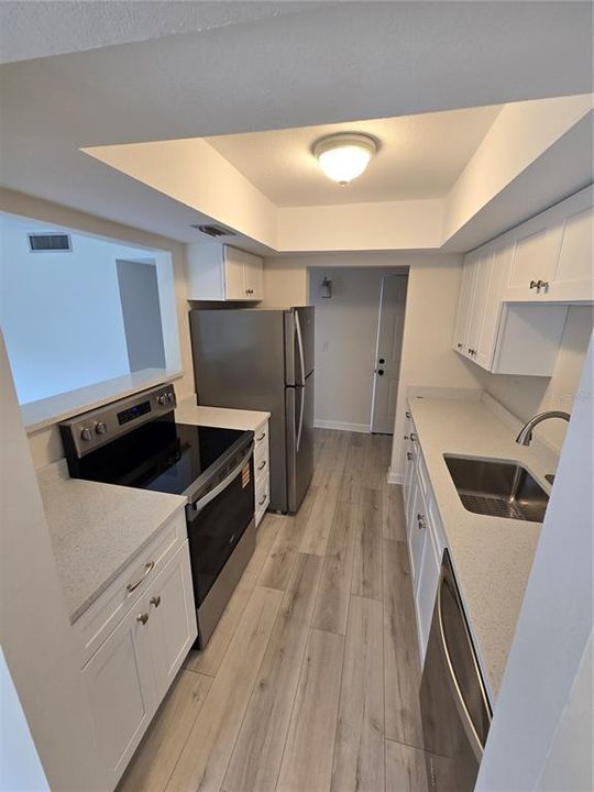 Active With Contract: $110,000 (1 beds, 1 baths, 735 Square Feet)