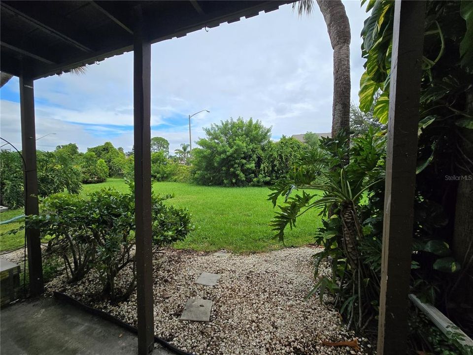 Active With Contract: $110,000 (1 beds, 1 baths, 735 Square Feet)