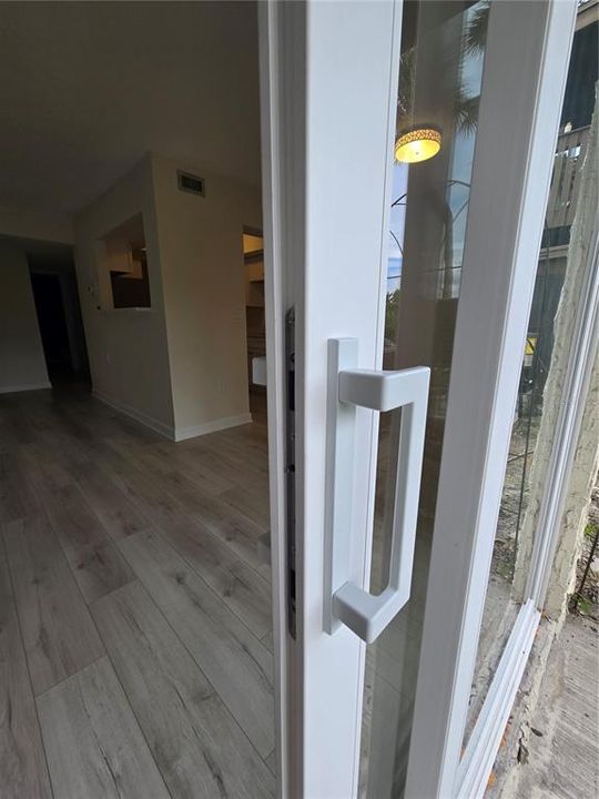 Active With Contract: $110,000 (1 beds, 1 baths, 735 Square Feet)