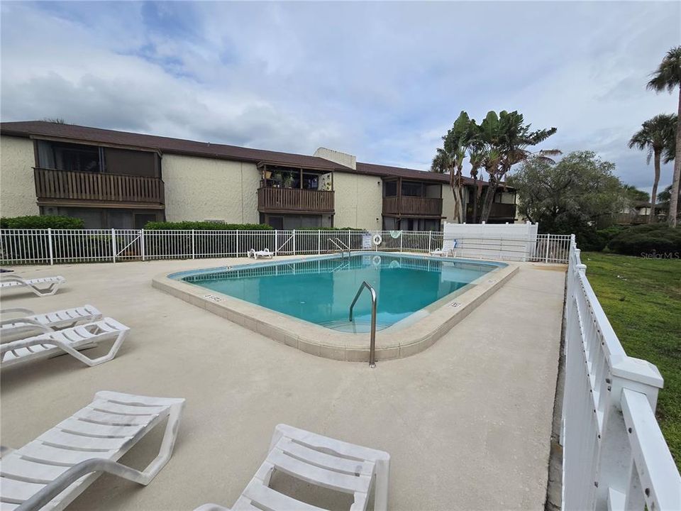 Active With Contract: $110,000 (1 beds, 1 baths, 735 Square Feet)