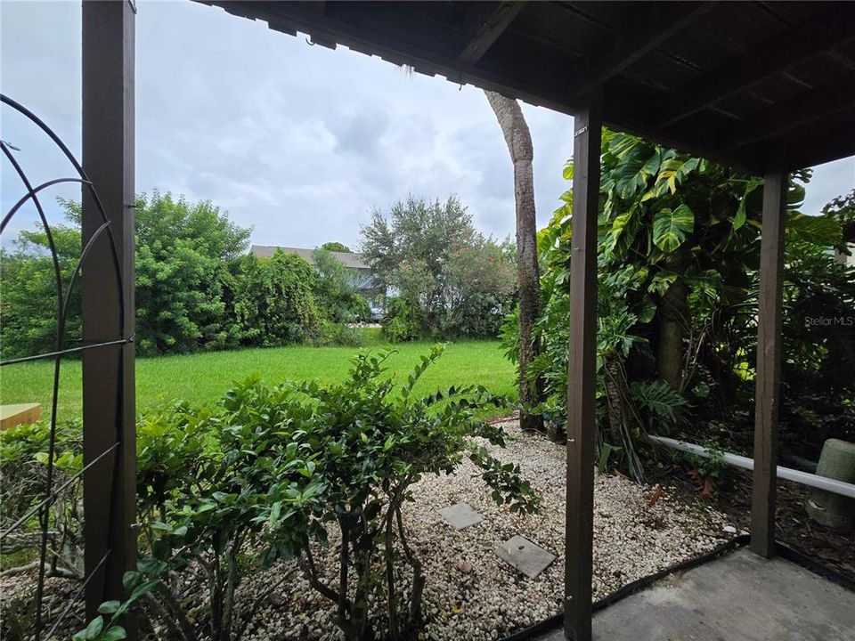 Active With Contract: $110,000 (1 beds, 1 baths, 735 Square Feet)