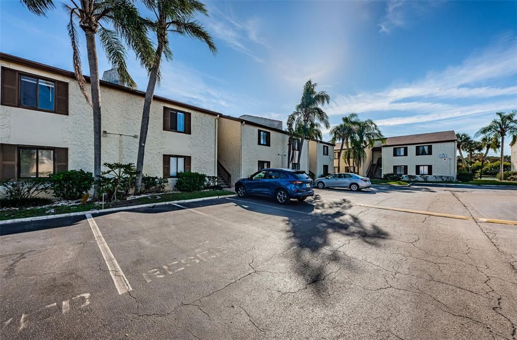 Active With Contract: $110,000 (1 beds, 1 baths, 749 Square Feet)